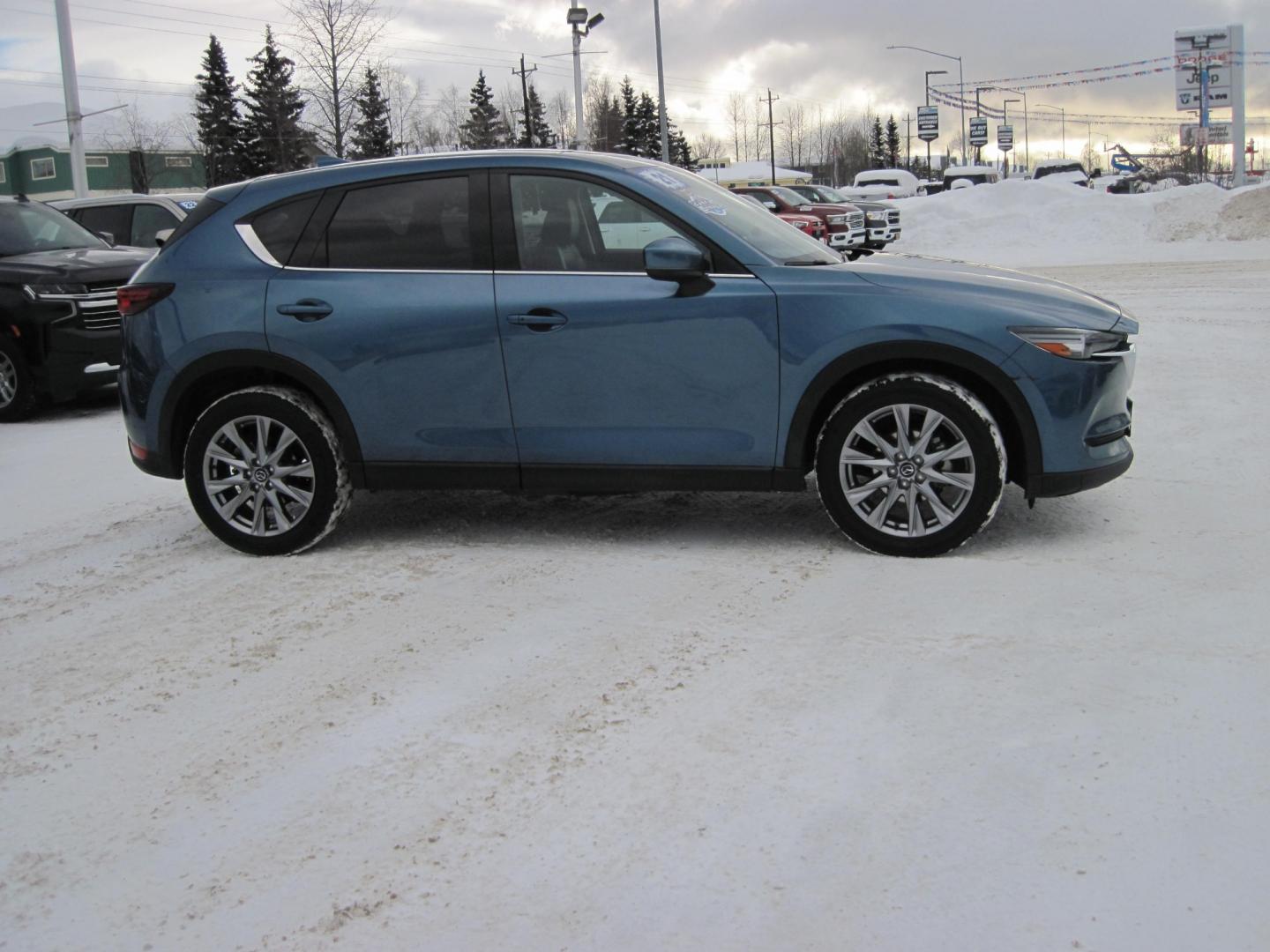 2021 blue /black Mazda CX-5 (JM3KFBDM6M1) , 6A transmission, located at 9530 Old Seward Highway, Anchorage, AK, 99515, (907) 349-3343, 61.134140, -149.865570 - Nice Mazda CX-5 Grand Touring sunroof, come take a test drive. - Photo#2